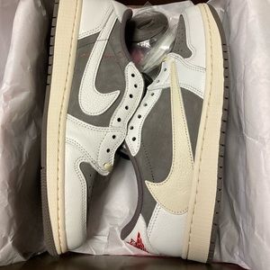 Jordan 1 Travis Scott Mocha Reverse Low OG SP sz9